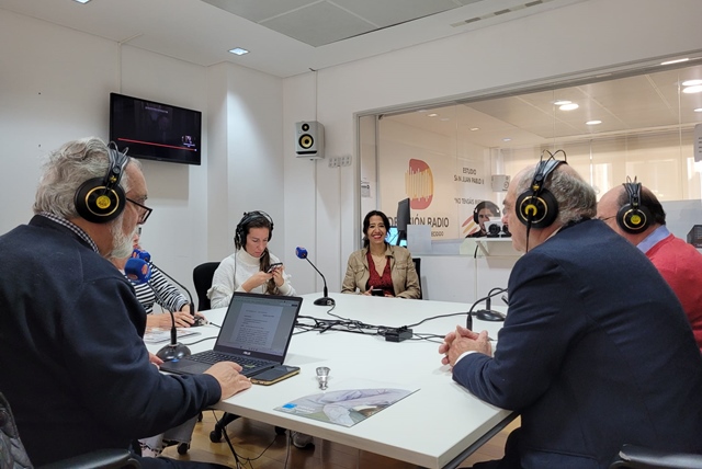 Vivian García, CEO de Marcas que Enamoran, en Solos en la madrugada, de Decisión Radio