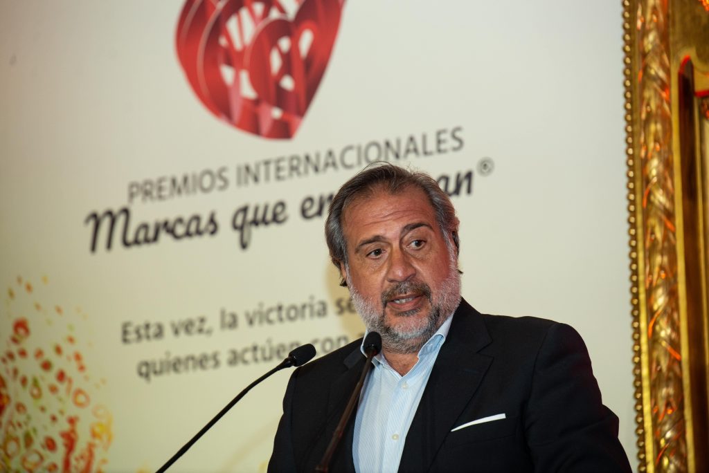Ángel Asensio Presidente de la Cámara de Comercio de Madrid dirigiendo un mensaje en la Gala de entrega de Premios Internacionales Marcas que Enamoran 2022